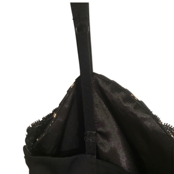 Guess Bodycon Dress with Ruffles
C$48 C$160 Size: US S Guess - Picture 9 of 9